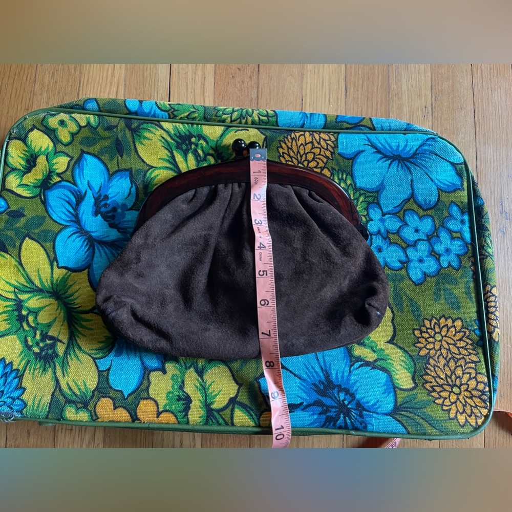 50s-60s Vintage Suede Clutch with Lucite Handle - Picture 7 of 8